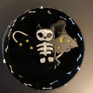 Erstwilder owl brooch